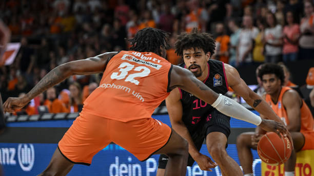 展示出了与 展示出了与